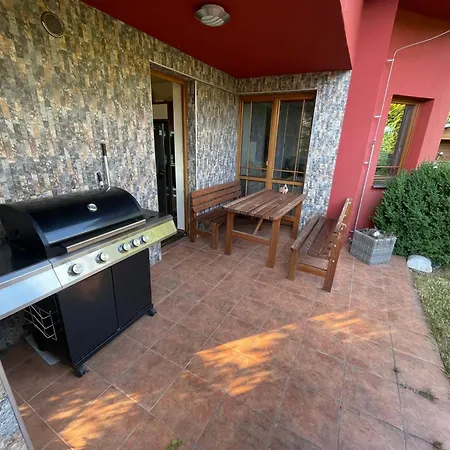 Spacious 3 1 90m2 With Terrace And Garden Apartment
